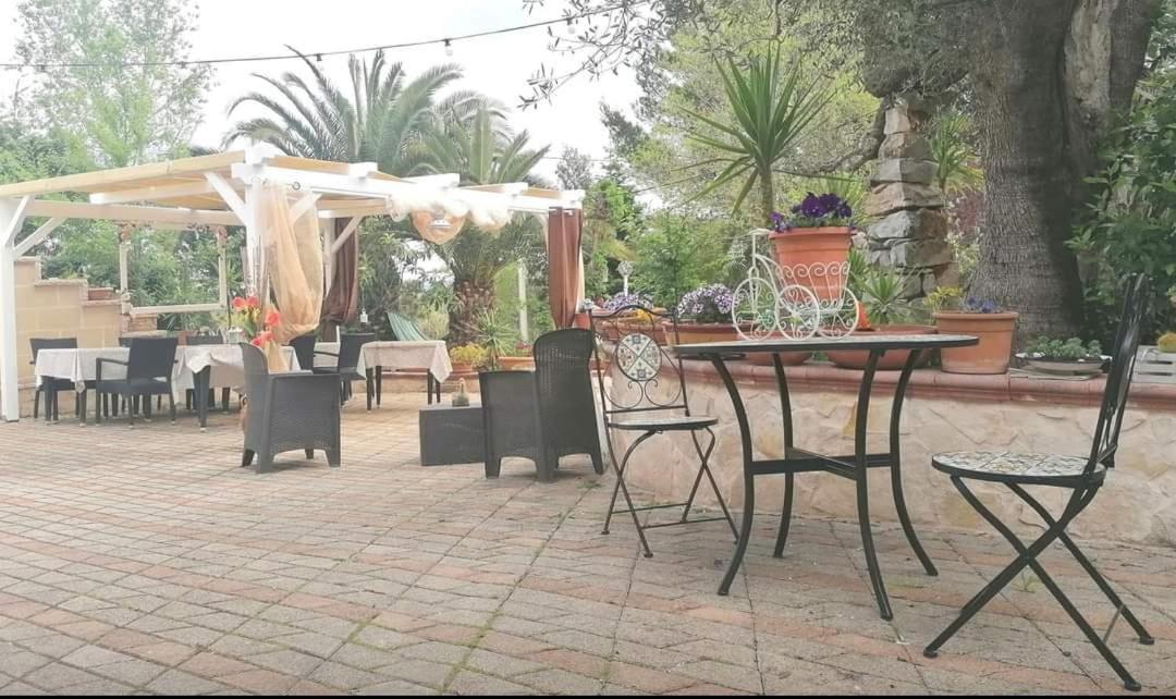 L'isola Felice E Trulli Sotto Le Stelle Bed & Breakfast 3*