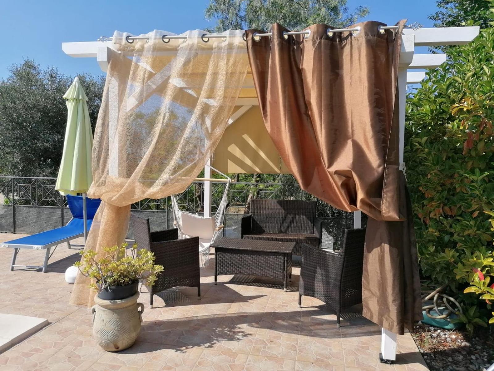 Bed & Breakfast L'isola Felice E Trulli Sotto Le Stelle 3*